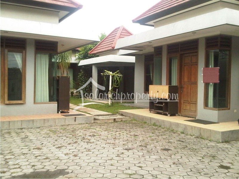 Rumah ada kolam Renang Tengah kota « Rich Property Agent